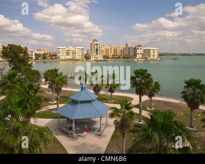 Appâts de pêche et d'atterrissage Harts store attaquer et parc au pied du pont sur la baie de Sarasota Ringling à Sarasota en Floride Banque D'Images