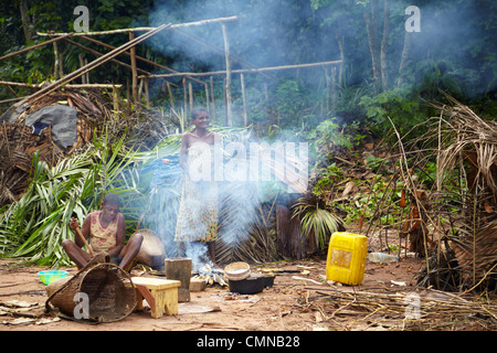 Les Pygmées Baaka, Réserve de Dzanga Sangha, République centrafricaine, Afrique Banque D'Images