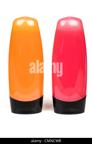 De couleur rouge et orange les bouteilles de gel douche isolated on white Banque D'Images