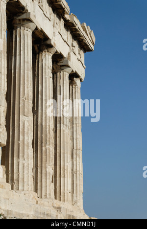 De l'Acropole. Athènes. La Grèce. Close-up vue détaillée des colonnes, à l'ouest (façade arrière) de la célèbre icône et Banque D'Images