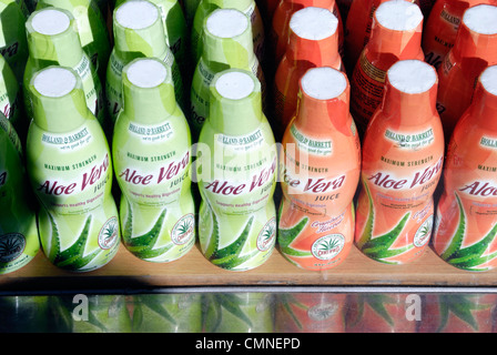 Bouteilles de jus de Vera d'Aloès Banque D'Images