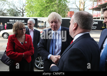 Boris Johnson visite un projet de logement en vertu de l'évolution dans le nord de Londres Edgware pour promouvoir lui-même comme le maire de Londres à ce qu'il doi Banque D'Images