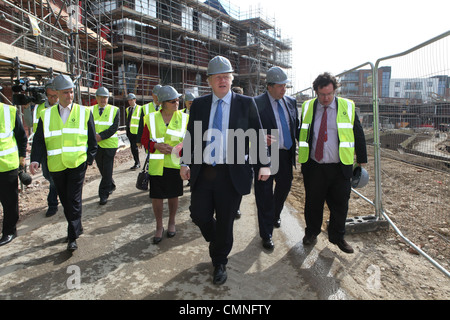 Boris Johnson visite un projet de logement en vertu de l'évolution dans le nord de Londres Edgware pour promouvoir lui-même comme le maire de Londres à ce qu'il doi Banque D'Images