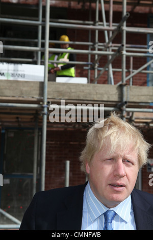 Boris Johnson visite un projet de logement en vertu de l'évolution dans le nord de Londres Edgware pour promouvoir lui-même comme le maire de Londres à ce qu'il doi Banque D'Images