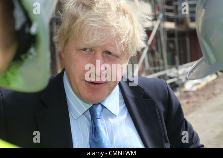 Boris Johnson visite un projet de logement en vertu de l'évolution dans le nord de Londres Edgware pour promouvoir lui-même comme le maire de Londres à ce qu'il doi Banque D'Images