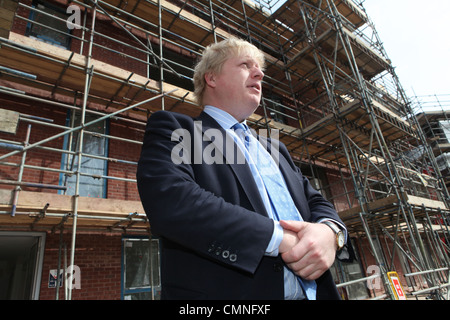 Boris Johnson visite un projet de logement en vertu de l'évolution dans le nord de Londres Edgware pour promouvoir lui-même comme le maire de Londres à ce qu'il doi Banque D'Images