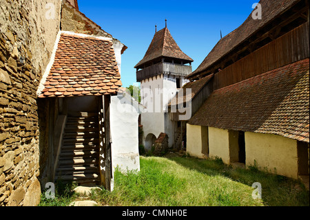 Vue de la façade de l'église fortifiée médiévale Szekly de Viscri, Buneşti, Brasov, en Transylvanie. Banque D'Images