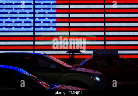 Drapeau américain signe sur Broadway à Times Square, New York, USA, le 24 février 2012. (Adrien Veczan) Banque D'Images