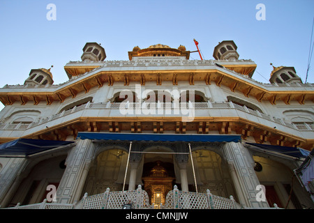 L'Akal Takht, un symbole de la souveraineté politique des Sikhs est situé dans le Temple d'Or (Harmandir Sahib) complexe dans Amritsa Banque D'Images