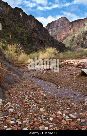 Vue vers la rive sud du ruisseau de monument jusqu'à proximité de la rivière Colorado, Grand Canyon, AZ, février. Banque D'Images