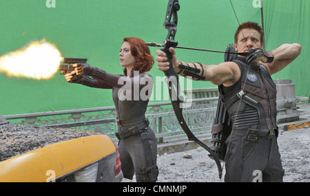 AVENGERS ASSEMBLE 2012 Marvel/Paramount film avec Scarlett Johansson et Jeremy Renner Banque D'Images