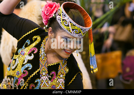 Danseuse de Malaisie Tourisme International Show 2012 Paris Banque D'Images