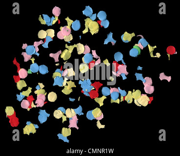 Des morceaux de papier coloré confettis. L'élément d'arrière-plan de fête Carnaval. Banque D'Images