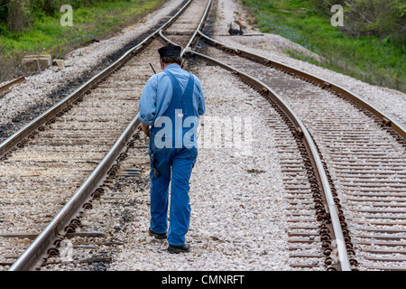 Serre-frein marche devant pour l'exploitation passe à changer de piste pour "Hill Country Flyer train touristique' à Austin au Texas et le Centre de RR. Banque D'Images