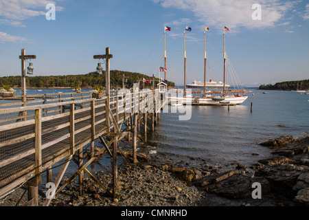 Tall Ships ou quatre-mâts goélette à Bar Harbor, sur Mount Desert Island, dans le Maine. Banque D'Images