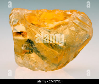 Rugueux, uncut Citrine cristal (quartz jaune) Banque D'Images