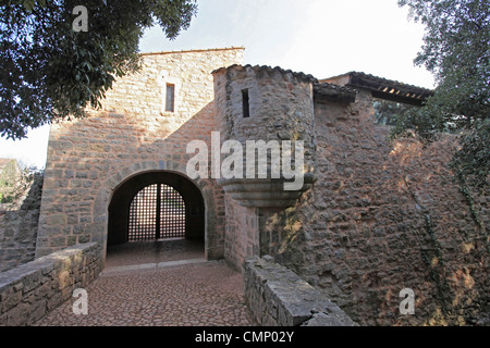 Entrée de Le Thoronet Abbaye (L'abbaye du Thoronet) dans le Var, France . 13e C'abbaye cistercienne Banque D'Images