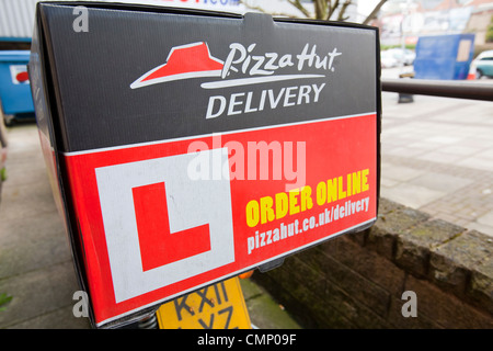 Une asiatique Pizza Hut restauration rapide vente à emporter dans la région de Keighley, West Yorkshire, Royaume-Uni. Banque D'Images