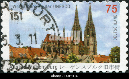 Allemagne - circa 2011 : timbre imprimé en Allemagne, montre la cathédrale Saint Pierre, Ratisbonne (construit en 1273-1520), vers 2011 Banque D'Images