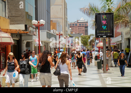 Arica Chile,Paseo Peatonal 21 de Mayo,centre commercial piétonnier,shopping shopper shopping magasins marché marchés achats vente, magasin de détail stor Banque D'Images