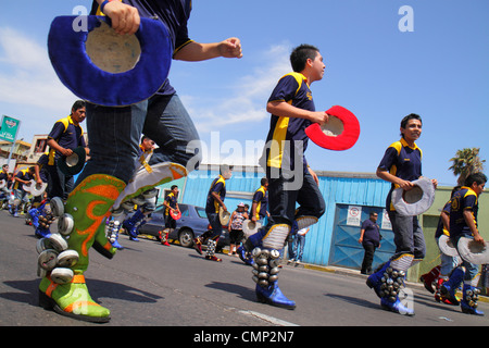 Arica Chile,Avenida Pedro Montt,Carnaval Andino,carnaval andin,parade,répétition,indigène,patrimoine Aymara,danse traditionnelle folklorique,Caporales,troup Banque D'Images