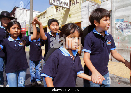 Arica Chile,Avenida Arturo Prat,Carnaval Andino,carnaval andin,parade,indigène,patrimoine Aymara,folklore,célébration,danse traditionnelle,danseuse,troupe Banque D'Images