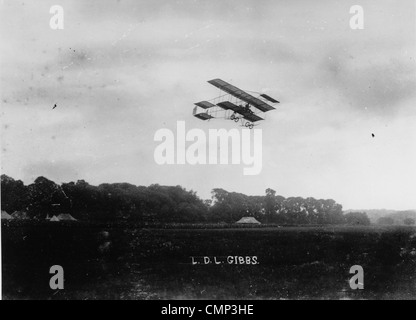 Midland Aero Club, Dunstall Park, Wolverhampton, 1910. L.D.L. Gibbs battant sa machine au Midlands National Aviation Banque D'Images