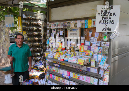 Santiago Chili,Providencia,Avenida Vicuna Mackenna,kiosque,remèdes à base de plantes,médecine alternative,traditionnel,hispanique latin Latino ethnicité immig Banque D'Images