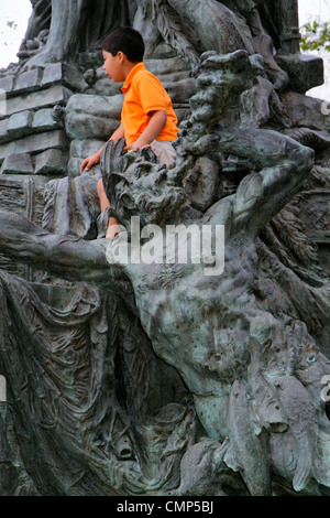 Santiago Chile,Parque Forestal,Fuente Alemana,Fontaine allemande,sec,art public,sculpture,sculpteur Gustav Eberlein,1920,hispanique Latino-Latino Banque D'Images