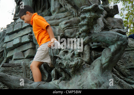 Santiago Chile,Parque Forestal,Fuente Alemana,Fontaine allemande,sec,art public,sculpture,sculpteur Gustav Eberlein,1920,hispanique Latino-Latino Banque D'Images