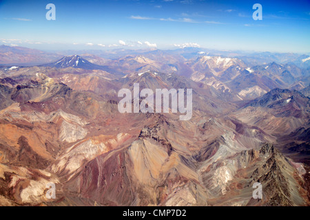 Santiago Chile,Andes Mountains,LAN Airlines,vol à Mendoza,vue sur les sièges de fenêtre,vue aérienne du dessus,science,géographie,gamme,topographie,pere Banque D'Images