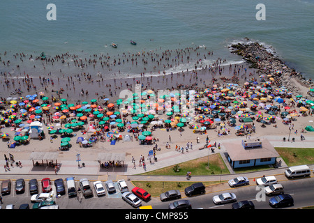 Lima Pérou, Barranco District, Malecon, Circuito de Playas, Playa los Yuyos, côte de l'eau de l'océan Pacifique, vue aérienne, public, plages de plage, foule, bondés, ombourin Banque D'Images