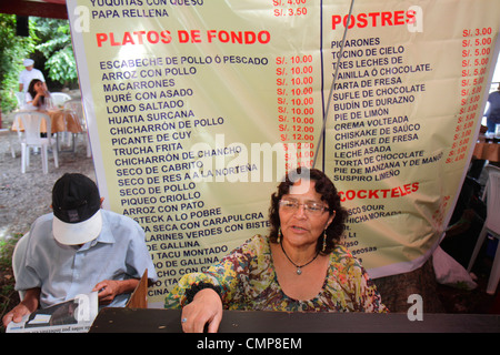 Lima Peru,Barranco District,Calle Colon,quartier,communauté de collecte de fonds,festival de nourriture,bannière,menu,cuisine locale,langue espagnole,bilingue,dessert,e Banque D'Images