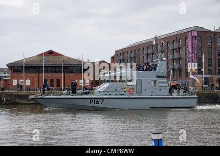 Visite de la Royal Navy HMS Bristol Exploiter P167 Banque D'Images