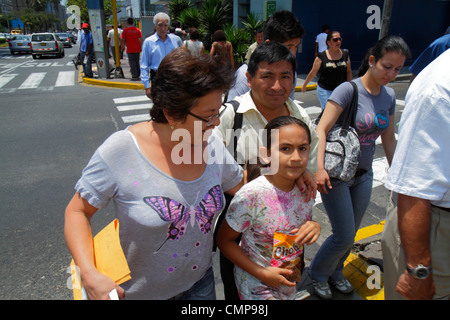 Lima Pérou,Surquillo,Avenida Ricardo Palma,scène de rue,surpeuplé,croisement,intersection,feu de circulation,feux,hispanique latin Latino ethnient immig Banque D'Images