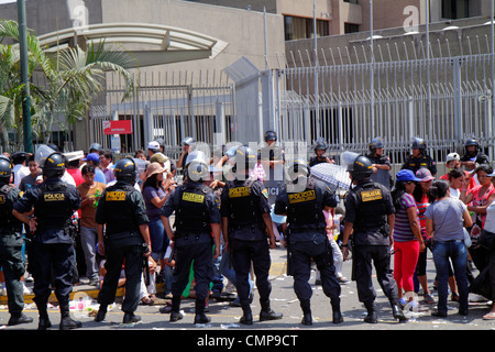 Lima Pérou,San Isidro,Avenida Canaval y Moreyra,rue, manifestation,manifestation,Petroperu,Petróleos del Perú,Communautés indigènes protestation contre Banque D'Images