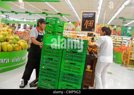 Lima Pérou,Santa Ana,Avenida Canaval y Moreyra,Metro,magasin d'alimentation,supermarché,shopping shopper shoppers magasins marché achats s Banque D'Images