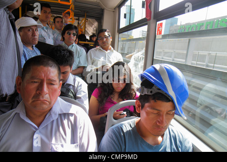 Lima Pérou,San Isidro,Paseo de la Republica,Canaval y Moreyra Estacion,Metropolitano bus Line,hispanique homme hommes,femme femme femme femmes,transports en commun,transports en commun Banque D'Images