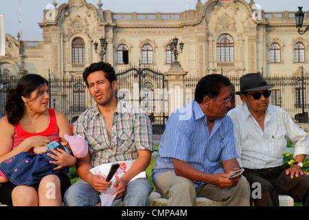 Lima Pérou,Plaza de Armas,Palacio de Gobierno,Palais du Gouvernement,bâtiment du Gouvernement,néo baroque,architecture,architectural,porte extérieure,Hispan Banque D'Images