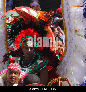 Les participants et les spectateurs à l'assemblée annuelle "St Paul" Afrikan-Caribbean défilé à Bristol, Royaume Uni Banque D'Images