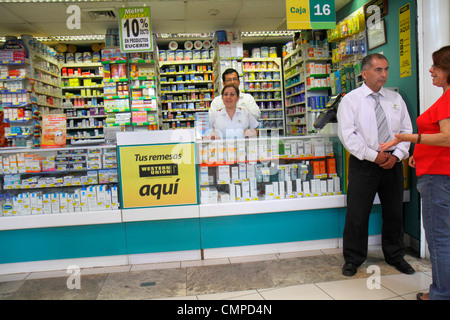 Lima Peru,Barranco,Avenida Miguel Grau,Metro,épicerie,supermarché,alimentation,produits de vente au détail,vente de vitrine,marchandise,emballage,marques,shopping sh Banque D'Images