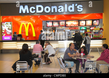 Lima Pérou, aéroport international Jorge Chávez, LIM, aviation, terminal, McDonald's, hamburgers, hamburgers, restaurant restaurants repas café cafés, fast fo Banque D'Images