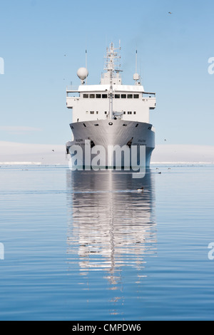 L'Akademik Sergey Vavilov Navire aventure polaire dans l'Arctique Banque D'Images