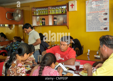 Tacna Peru,Avenida Francisco Bolognesi,restaurant restaurants repas manger dehors café cafés bistrot, cuisine péruvienne, repas, table, plats, eatin Banque D'Images