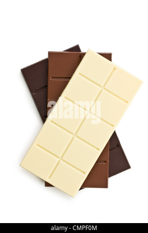 Différentes barres de chocolat sur fond blanc Banque D'Images