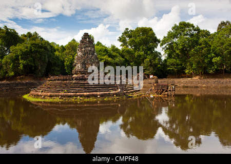 Neak Pean (Les serpents entrelacés) à Angkor, est une île artificielle avec un temple bouddhiste Banque D'Images