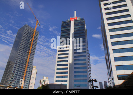 Uruguay,Montevideo,Avenida Dr. Luis Alberto de Herrera,Montevideo World Trade Centre,centre,sous un nouveau chantier de construction bâtiment, ciel de haute élévation Banque D'Images