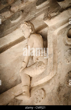 Ek' BALAM, Mexique — sculpture sculptée sur la tombe d'Ukit Kan le'k Tok' au sommet de l'Acropole, sur le côté nord du site archéologique d'Ek'Balam, dans la péninsule du Yucatan au Mexique. C'était autrefois une ville florissante de la civilisation maya datant de la fin de la période classique. Il est à 30 km au nord de Valladolid et est nommé d'après 'Black Jaguar' un motif distinctif sur tout le site. Banque D'Images