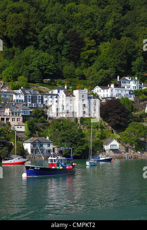 Cher et des propriétés du secteur riverain sur la rivière Dart à Dartmouth, Devon, England, UK Banque D'Images