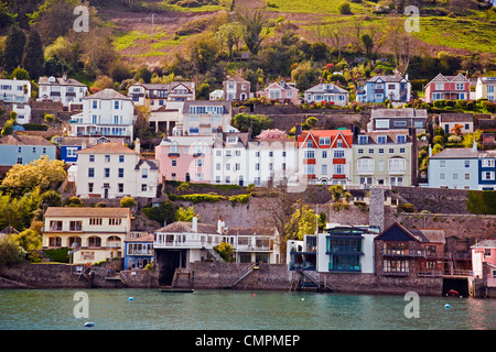 Cher et des propriétés du secteur riverain sur la rivière Dart à Dartmouth, Devon, England, UK Banque D'Images